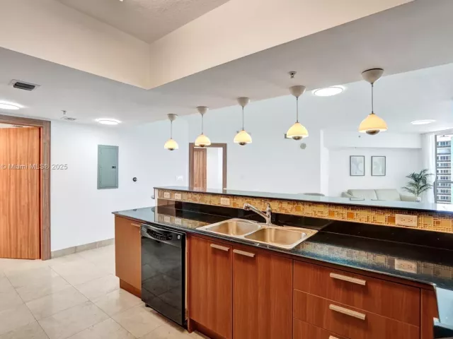 1-bedroom condo for rent in Sunny Isles Beach - 16699 Collins Ave 2405 - MondialRealty