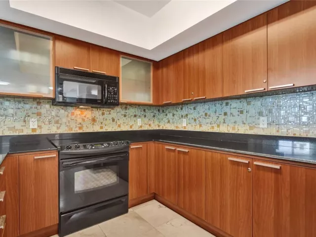 1-bedroom condo for rent in Sunny Isles Beach - 16699 Collins Ave 2405 - MondialRealty