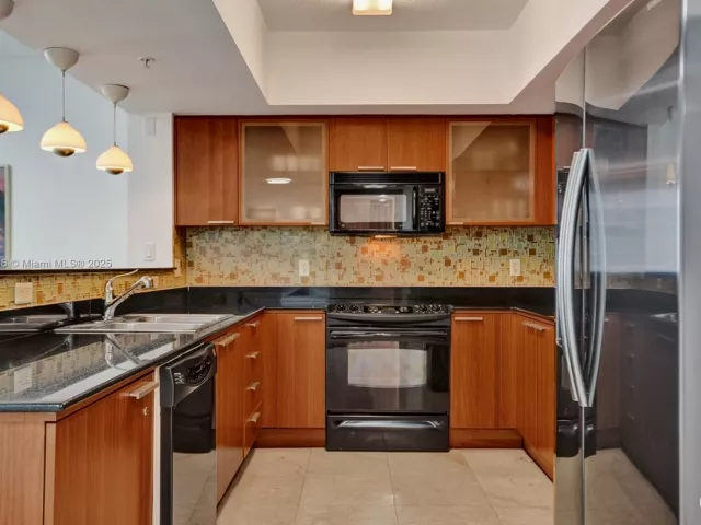 1-bedroom condo for rent in Sunny Isles Beach - 16699 Collins Ave 2405 - MondialRealty