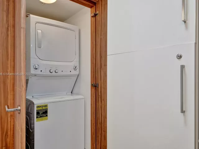 1-bedroom condo for rent in Sunny Isles Beach - 16699 Collins Ave 2405 - MondialRealty