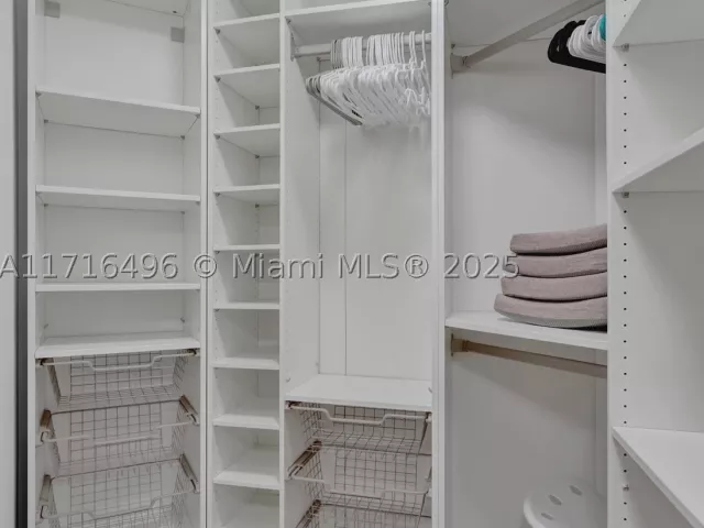 1-bedroom condo for rent in Sunny Isles Beach - 16699 Collins Ave 2405 - MondialRealty