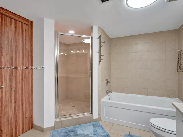 1-bedroom condo for rent in Sunny Isles Beach - 16699 Collins Ave 2405 - MondialRealty