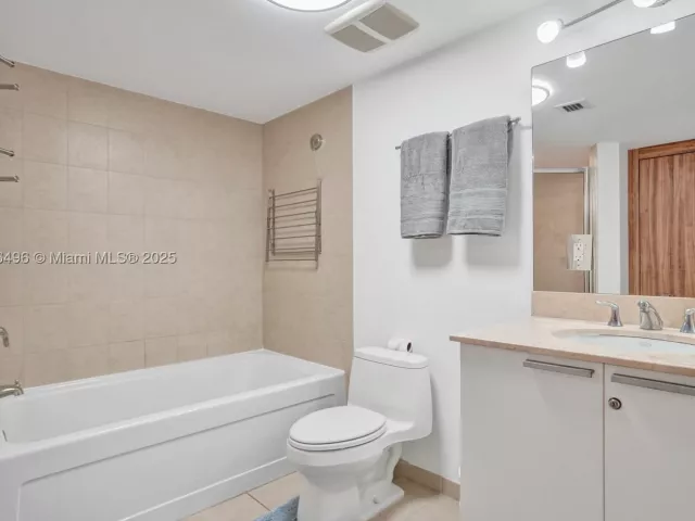 1-bedroom condo for rent in Sunny Isles Beach - 16699 Collins Ave 2405 - MondialRealty