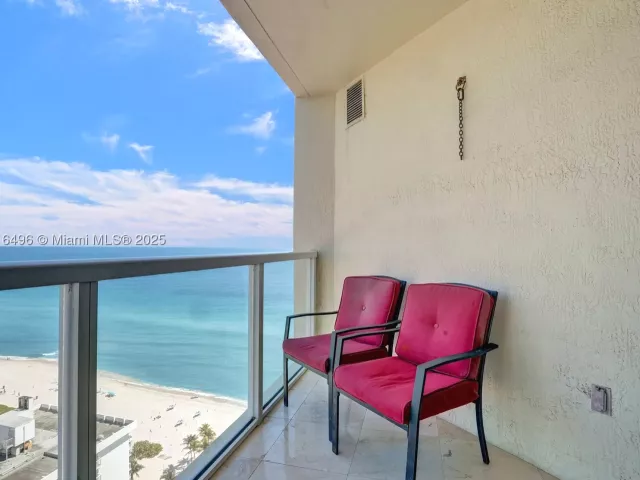 1-bedroom condo for rent in Sunny Isles Beach - 16699 Collins Ave 2405 - MondialRealty