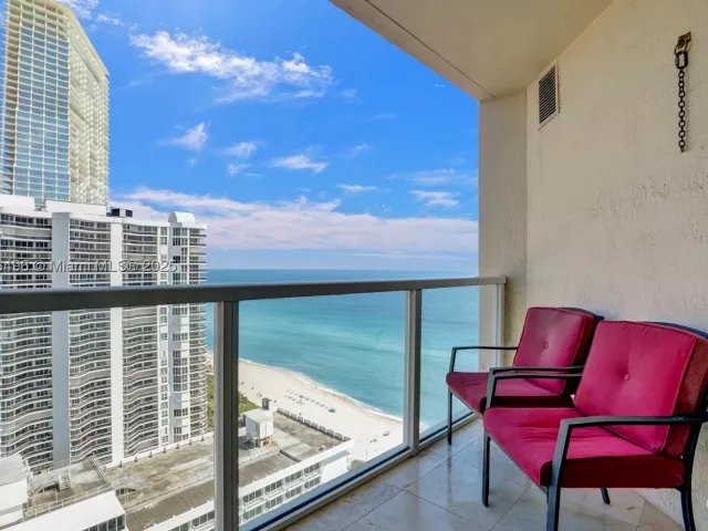 1-bedroom condo for rent in Sunny Isles Beach - 16699 Collins Ave 2405 - MondialRealty