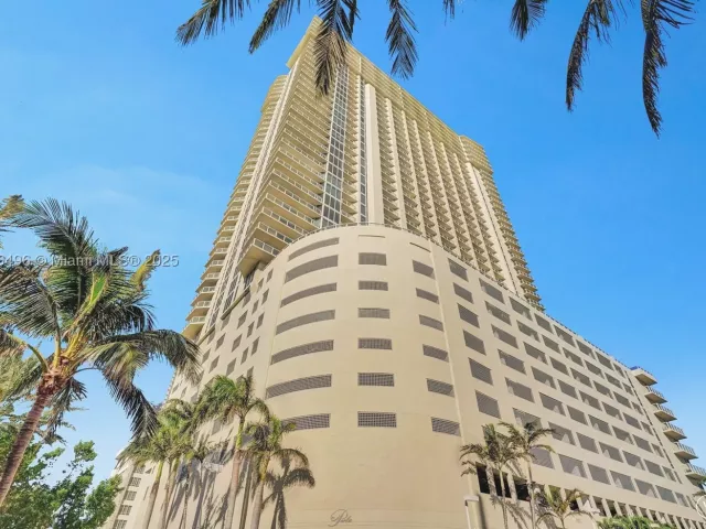 1-bedroom condo for rent in Sunny Isles Beach - 16699 Collins Ave 2405 - MondialRealty