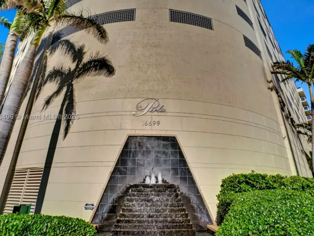 1-bedroom condo for rent in Sunny Isles Beach - 16699 Collins Ave 2405 - MondialRealty