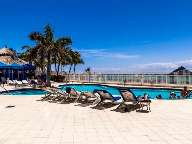 1-bedroom condo for rent in Sunny Isles Beach - 16699 Collins Ave 2405 - MondialRealty