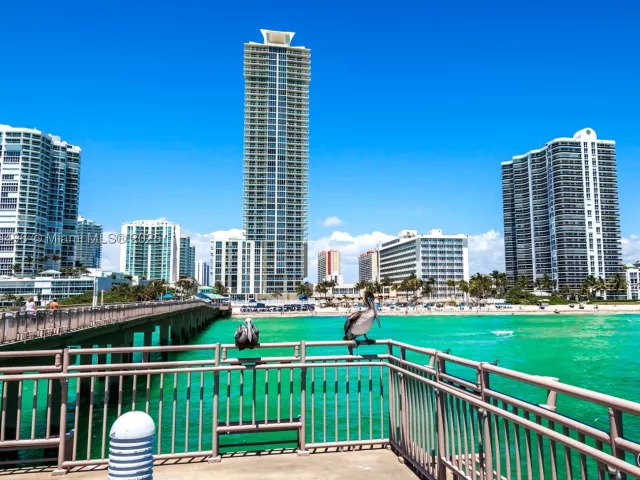 1-bedroom condo for rent in Sunny Isles Beach - 16699 Collins Ave 2405 - MondialRealty