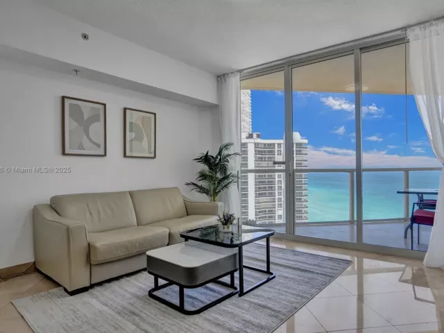 1-bedroom condo for rent in Sunny Isles Beach - 16699 Collins Ave 2405 - MondialRealty