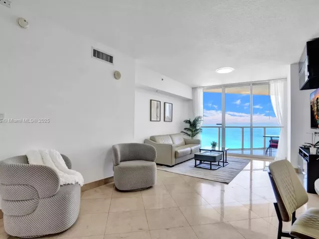 1-bedroom condo for rent in Sunny Isles Beach - 16699 Collins Ave 2405 - MondialRealty