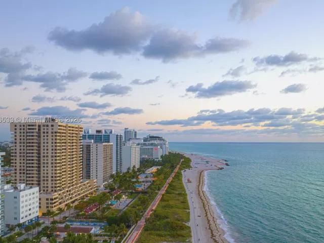 3-bedroom condo for rent in Miami Beach - 102 24th St 1540 - MondialRealty