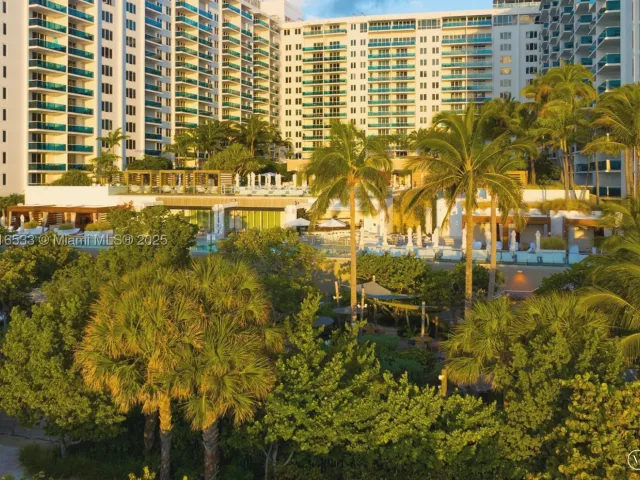 3-bedroom condo for rent in Miami Beach - 102 24th St 1540 - MondialRealty