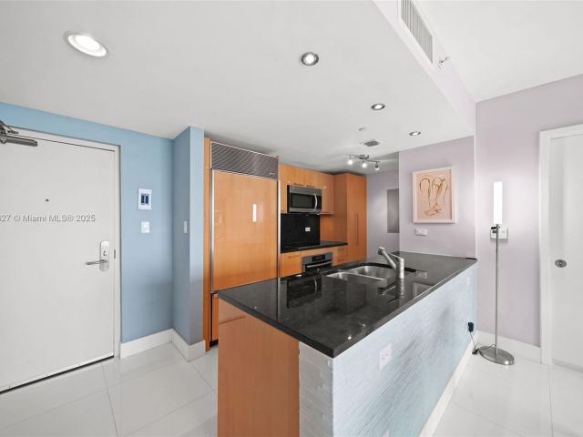 Apartment for sale  Unit #1214 - photo 5683732