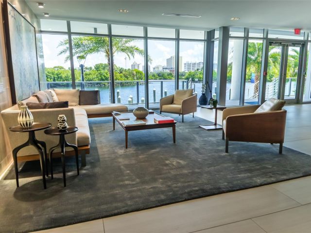 2-bedroom condo for sale in Fort Lauderdale - 1180 N Federal Highway 1203 - MondialRealty