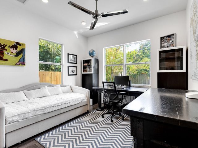 Home for sale at 540 NE 10th Ave - photo 5891503