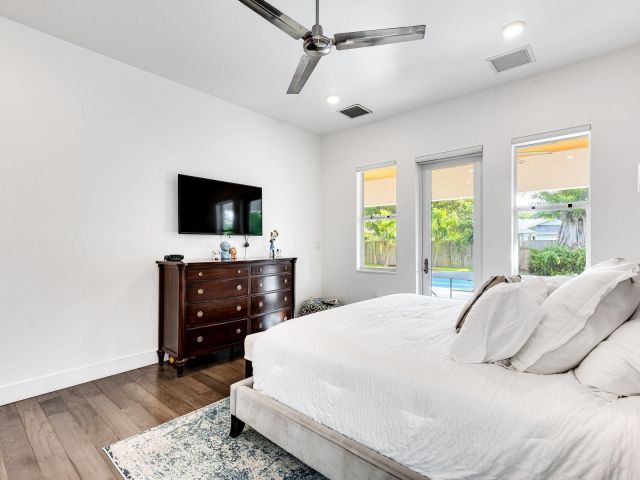 Home for sale at 540 NE 10th Ave - photo 5891510