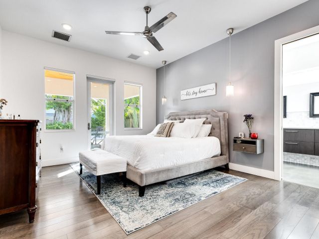 Home for sale at 540 NE 10th Ave - photo 5891511