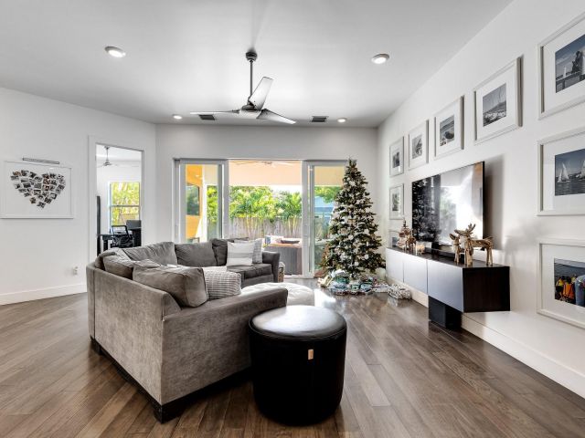 Home for sale at 540 NE 10th Ave - photo 5891512