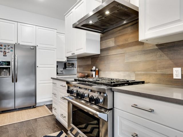 Home for sale at 540 NE 10th Ave - photo 5891515