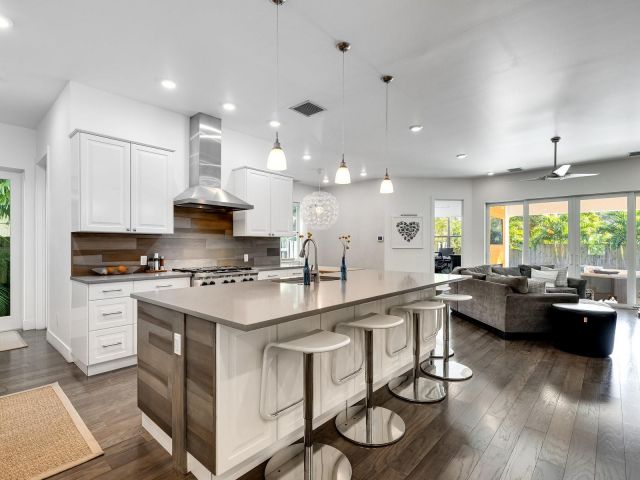 Home for sale at 540 NE 10th Ave - photo 5891518