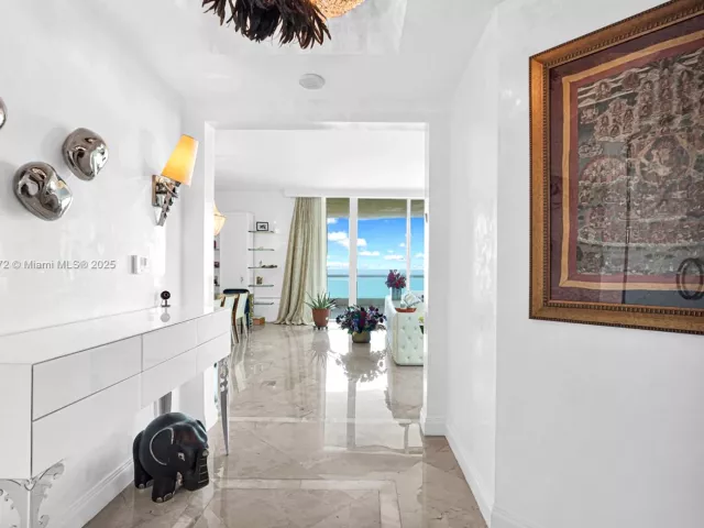 Apartment for rent  Unit #1004 - photo 5665868