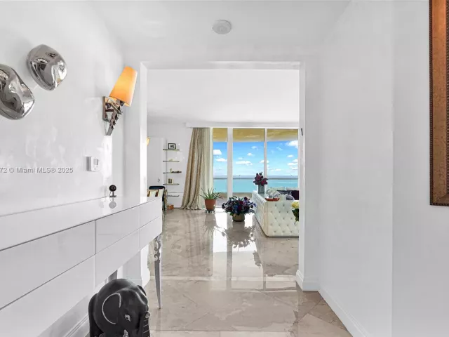 Apartment for rent  Unit #1004 - photo 5665873