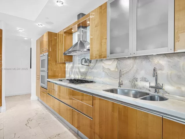 Apartment for rent  Unit #1004 - photo 5665860