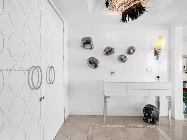 Apartment for rent  Unit #1004 - photo 5665865