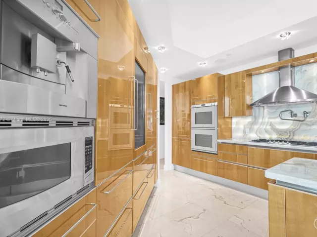 Apartment for rent  Unit #1004 - photo 5665859