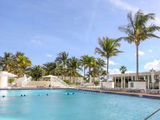 2-bedroom condo for sale in Bal Harbour - 10275 Collins Ave 331 - MondialRealty