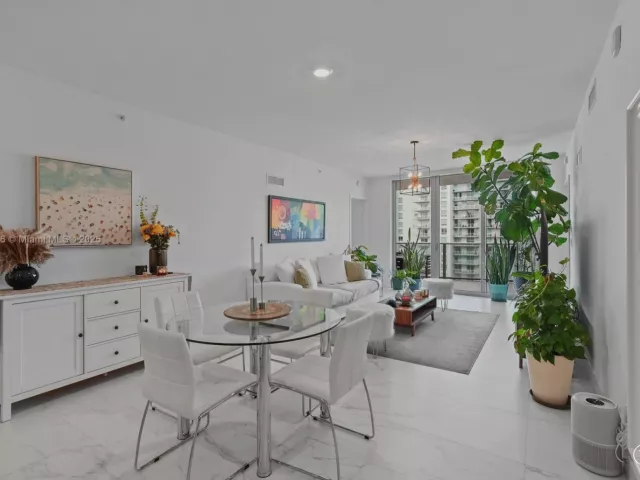 Apartment for sale  Unit #4009 - photo 5772355