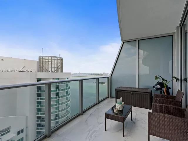 Apartment for sale  Unit #4009 - photo 5772342