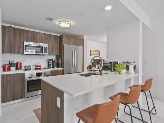 Apartment for sale  Unit #4009 - photo 5772360