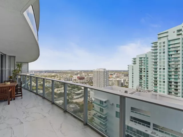 Apartment for sale  Unit #4009 - photo 5772343