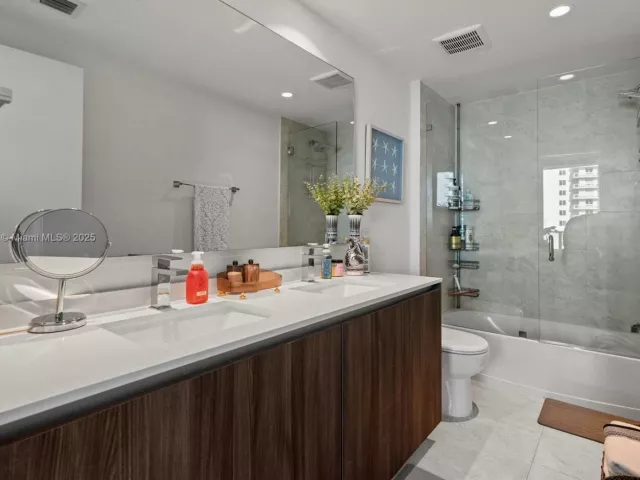 Apartment for sale  Unit #4009 - photo 5772346