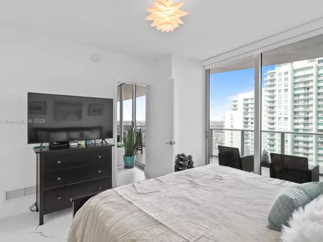 Apartment for sale  Unit #4009 - photo 5772347