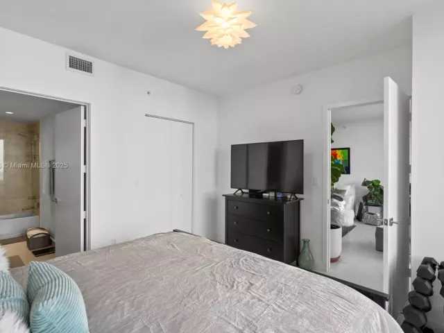 Apartment for sale  Unit #4009 - photo 5772348