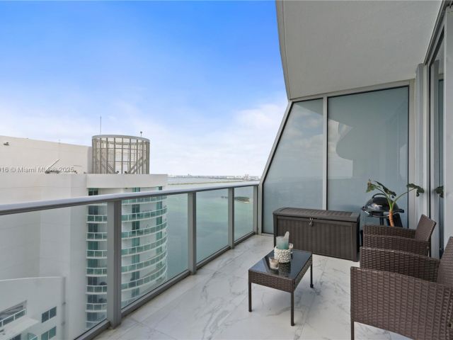 Apartment for sale  Unit #4009 - photo 5772342