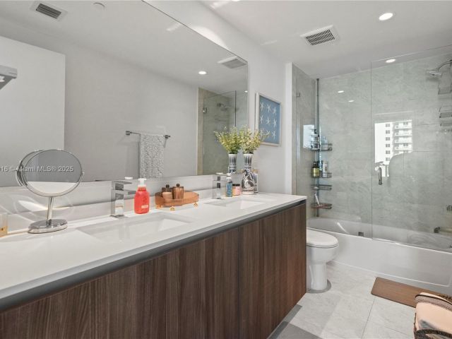 Apartment for sale  Unit #4009 - photo 5772346