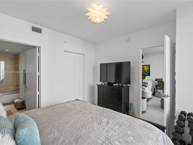 Apartment for sale  Unit #4009 - photo 5772348