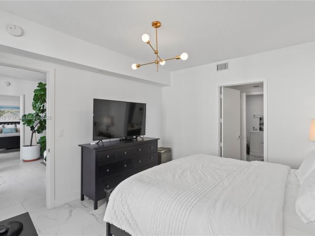 Apartment for sale  Unit #4009 - photo 5772350