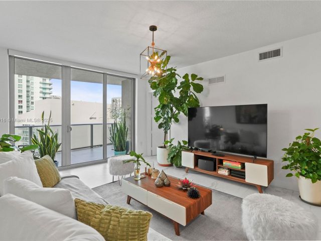 Apartment for sale  Unit #4009 - photo 5772352