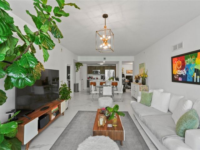 Apartment for sale  Unit #4009 - photo 5772354