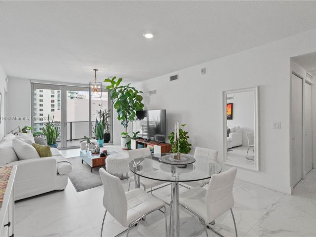 Apartment for sale  Unit #4009 - photo 5772356