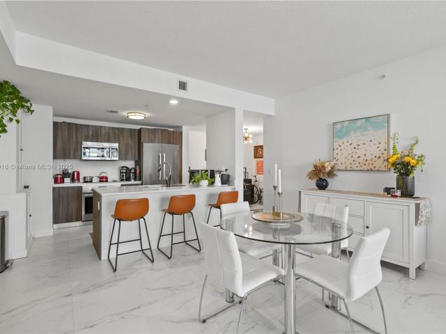 Apartment for sale  Unit #4009 - photo 5772357