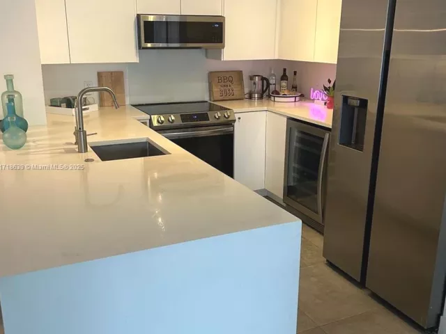 2-bedroom condo for sale in Miami Beach - 90 Alton Rd 303 - MondialRealty