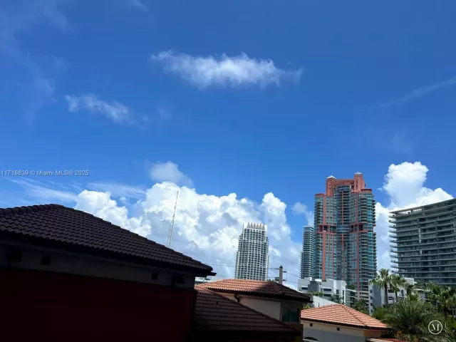 2-bedroom condo for sale in Miami Beach - 90 Alton Rd 303 - MondialRealty