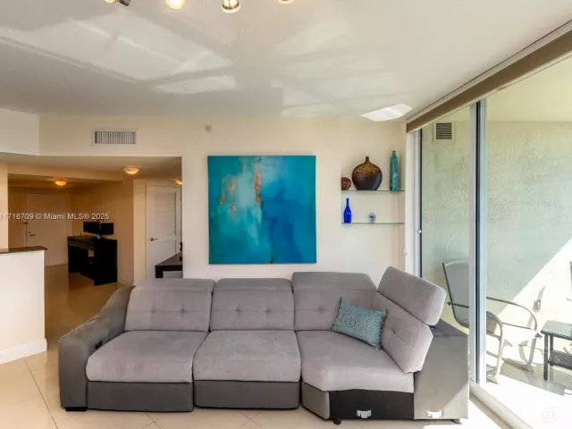 2-bedroom condo for sale in Sunny Isles Beach - 16699 Collins Ave 1709 - MondialRealty