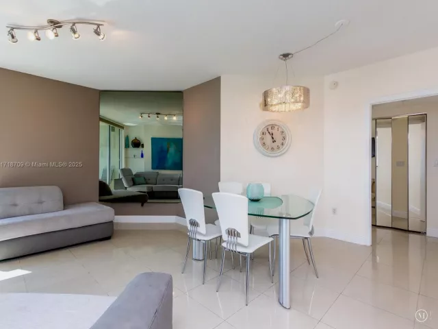 2-bedroom condo for sale in Sunny Isles Beach - 16699 Collins Ave 1709 - MondialRealty